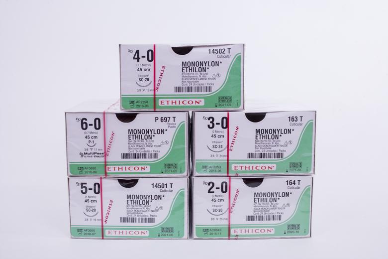 ETHILON 5-0 P-3 45CM R.P698T X24  Sutura quirúrgica no absorbible monofilamento, estéril, para aproximación y/o ligadura de tejidos, procedimientos cardiovasculares, neurológicos, oftalmológicos, cierre de piel y microcirugía.